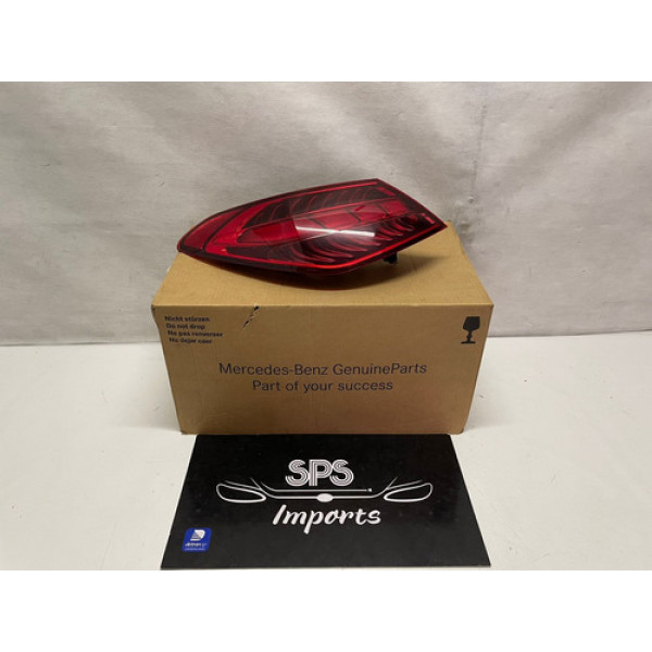 Lanterna Esquerda Mercedesc180-c200-c250 2022 A 2024 Origina Vermelho